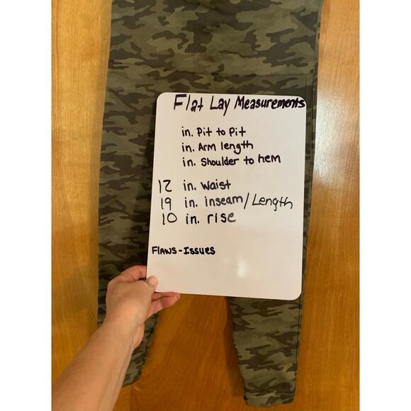 Spanx Capri Legging Camo Green Print Women's Size Medium Workout - Picture 7 of 7